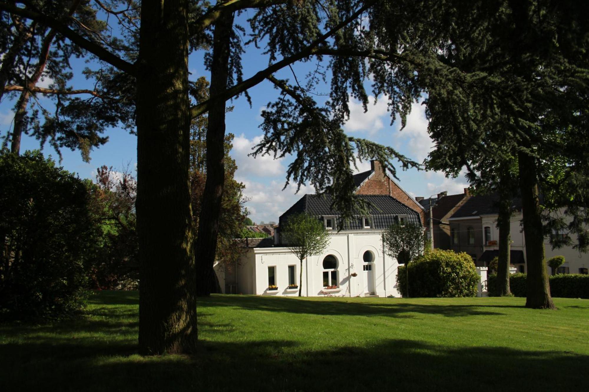 Gite De La Conciergerie Du Cheval Blanc Luttre ภายนอก รูปภาพ